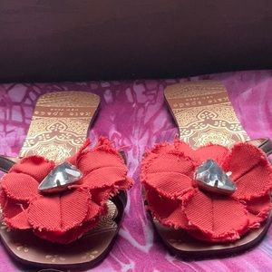 Sweet Kate Spade slip-on sandals with large orange flower and crystal. Size 6